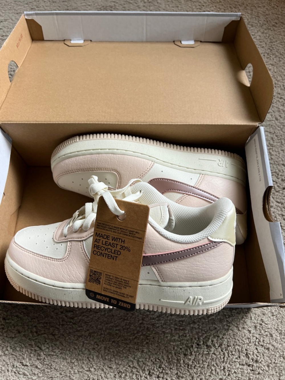 Nike Air Force 1 Low in Cream & Light Pink - Picture 2 of 2